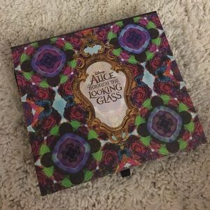 UD Alice Through The Looking Glass pallette